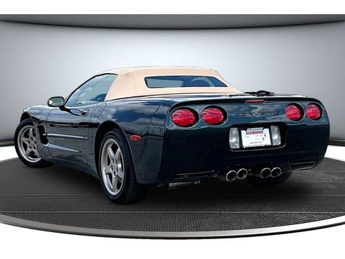 Used 2000 Chevrolet Corvette Convertible w/ Memory Pkg RWD image 2