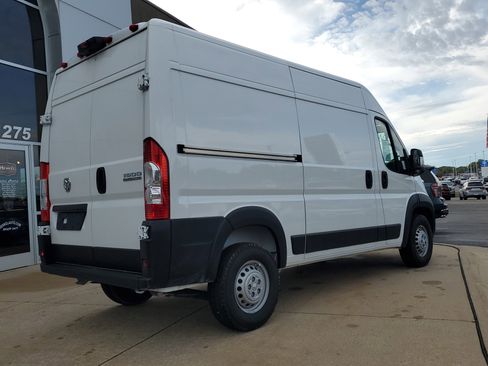Used 2025 RAM ProMaster 1500 w/ Premium Convenience Group image 4