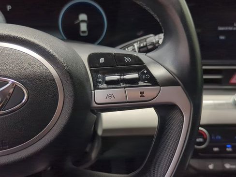 Used 2021 Hyundai Elantra Limited FWD image 17