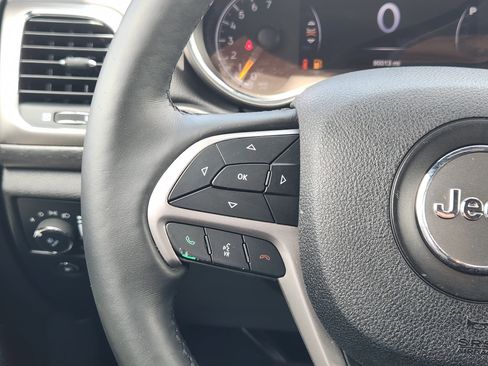 Used 2018 Jeep Grand Cherokee Altitude RWD image 26