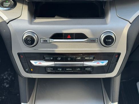 Used 2021 Ford Explorer XLT w/ Equipment Group 202A image 37