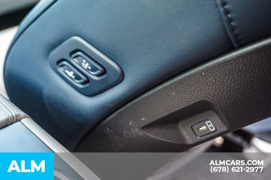 Used 2025 Kia Carnival SX w/ SX Dark Edition Package FWD image 36