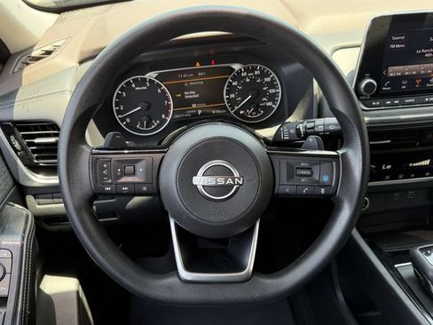 Used 2022 Nissan Rogue SV FWD image 13