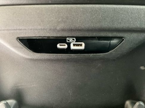Used 2023 Chrysler Pacifica Touring-L FWD image 23