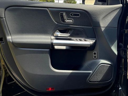 Used 2025 Mercedes-Benz GLA 250 4MATIC image 18