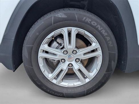 Used 2024 GMC Terrain SLE AWD/4WD image 9