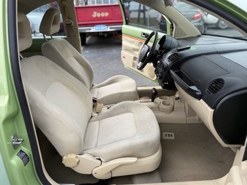 Used 2002 Volkswagen Beetle GL image 16