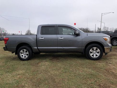 Used 2018 Nissan Titan SV w/ SV Convenience Package image 6