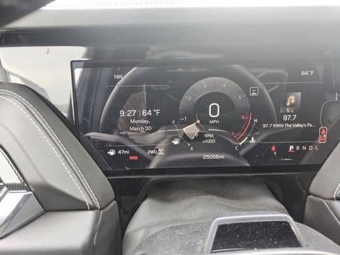 Used 2025 GMC Yukon XL Elevation AWD/4WD image 4