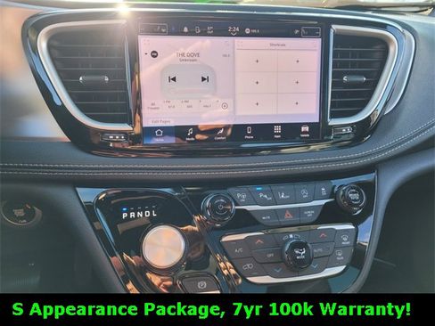 Used 2023 Chrysler Pacifica Touring-L w/ S Appearance Package image 23
