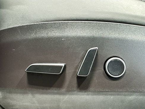 Used 2022 Tesla Model Y Long Range AWD/4WD image 18