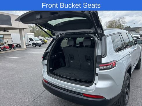 Used 2025 Jeep Grand Cherokee L Limited w/ Black Appearance Package image 15