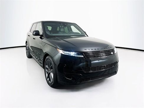 Used 2025 Land Rover Range Rover Sport SE image 3