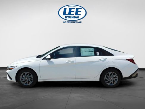 New 2025 Hyundai Elantra Blue image 6