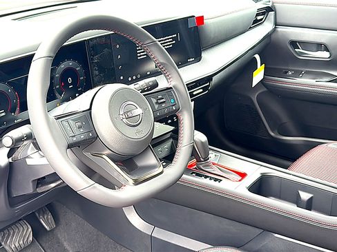 New 2026 Nissan Kicks SR AWD/4WD image 9
