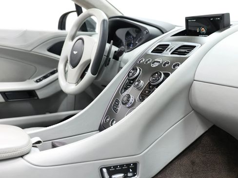Used 2014 Aston Martin Vanquish Volante RWD image 95