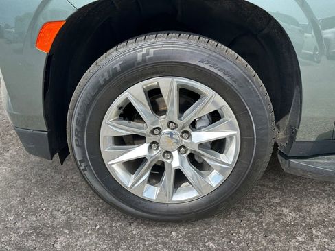 Used 2023 Chevrolet Suburban Premier image 8