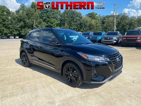 Used 2023 Nissan Kicks SR w/ SR Premium Package FWD image 1