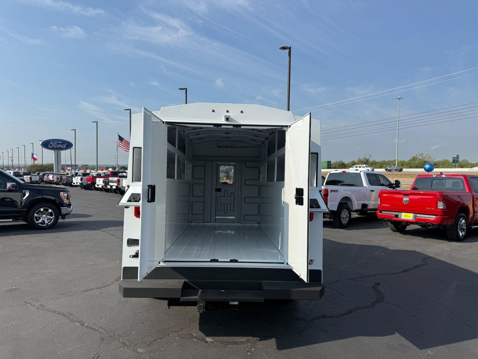 New 2027 Ford E-350 and Econoline 350 Super Duty w/ Power Equipment Group RWD image 7