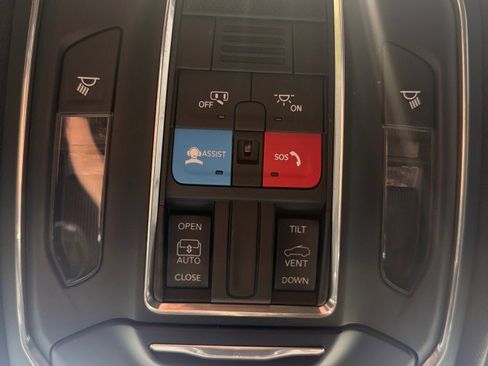 Used 2025 Jeep Grand Cherokee L Laredo image 35