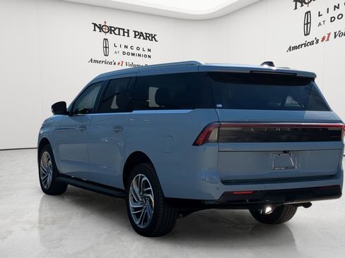 New 2026 Lincoln Navigator L Premier AWD/4WD image 5