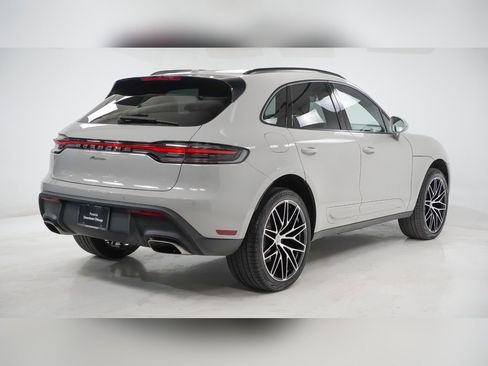 Certified 2025 Porsche Macan image 10