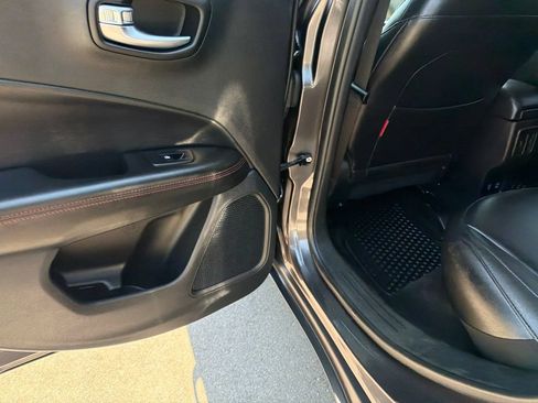 Used 2019 Jeep Compass Trailhawk w/ Leather Interior Group AWD/4WD image 19