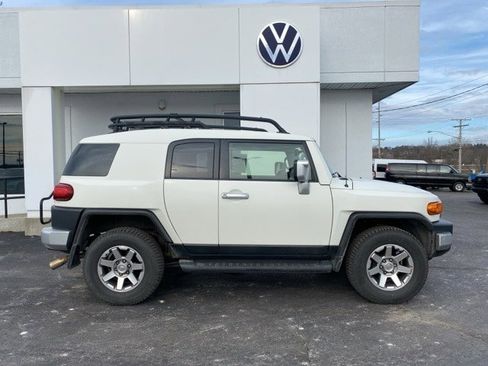 Used 2014 Toyota FJ Cruiser 4WD image 3