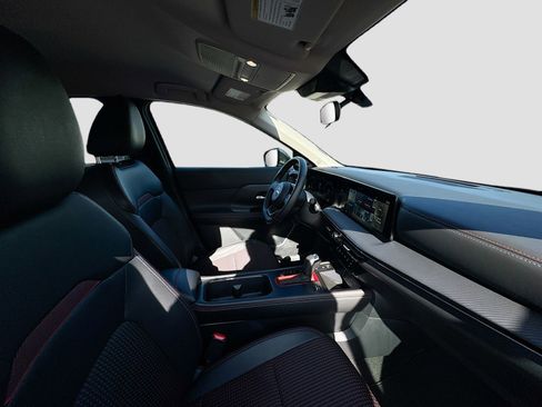 Used 2025 Nissan Kicks SR FWD image 28