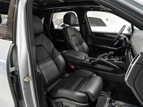 Used 2023 Porsche Cayenne image 31