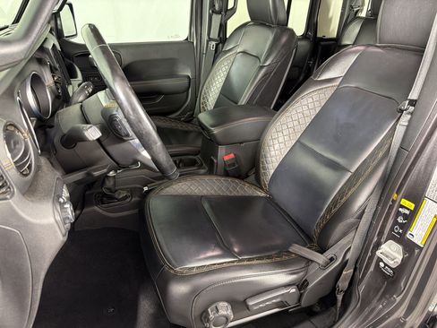 Used 2021 Jeep Gladiator Overland AWD/4WD image 5