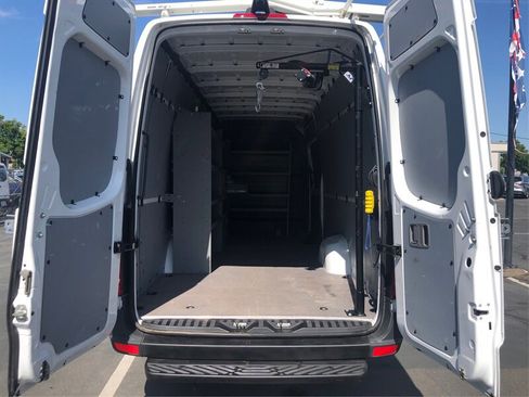 Used 2018 Mercedes-Benz Sprinter 2500 image 11
