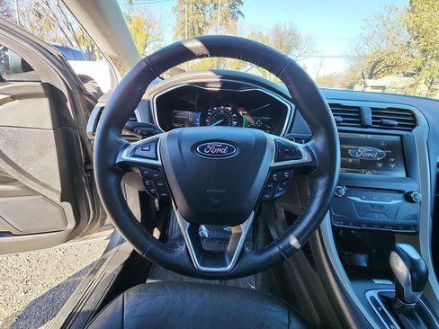 Used 2015 Ford Fusion SE w/ Equipment Group 202A image 11