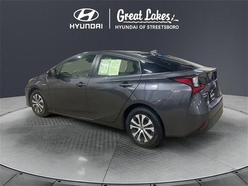 Used 2021 Toyota Prius XLE image 3