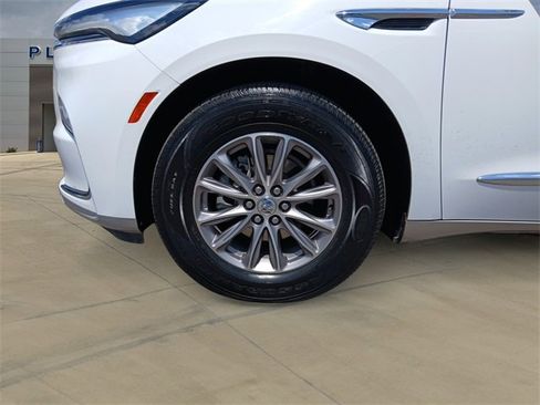Used 2024 Buick Enclave Premium image 14