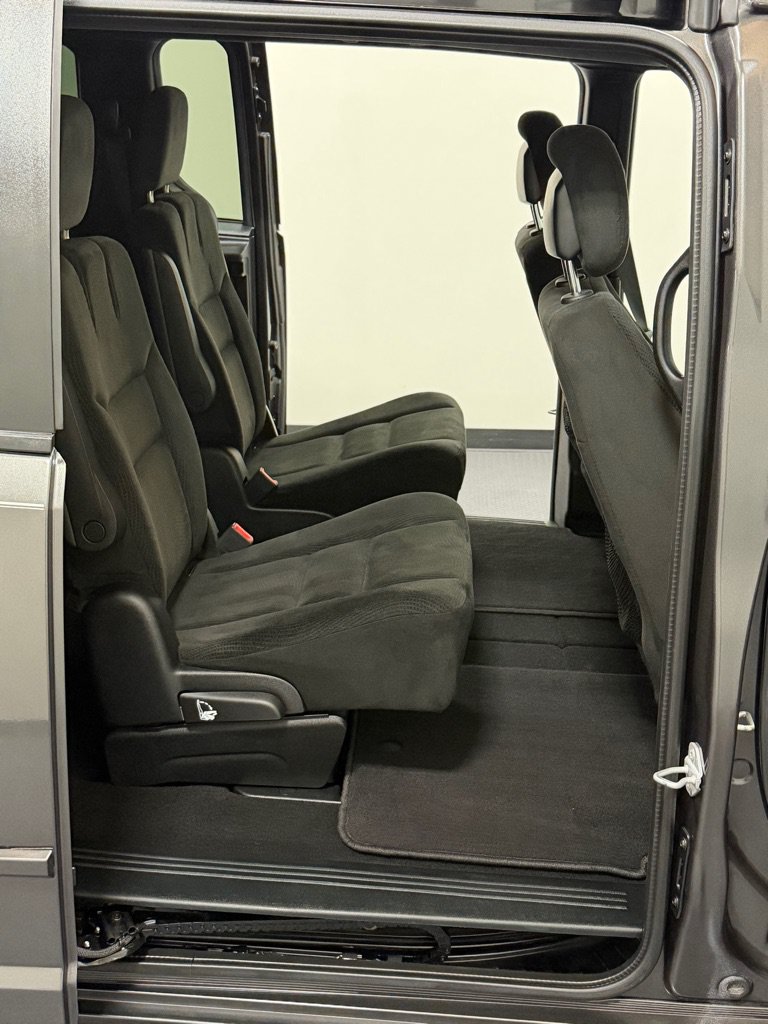 Used 2016 Dodge Grand Caravan SXT FWD image 10