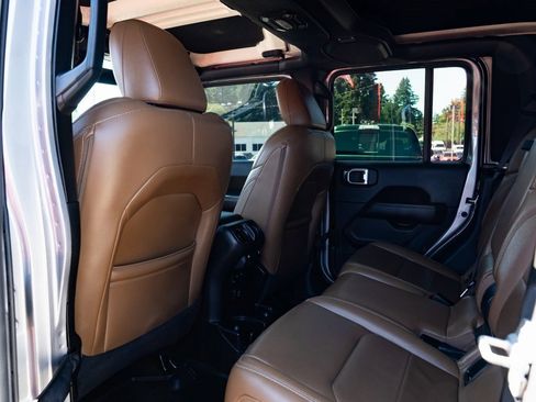 Used 2020 Jeep Gladiator Overland image 24