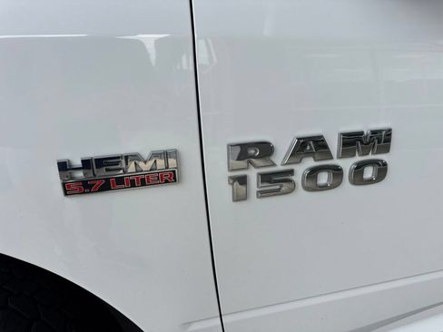 Used 2018 RAM 1500 ST w/ SXT Appearance Group AWD/4WD image 12