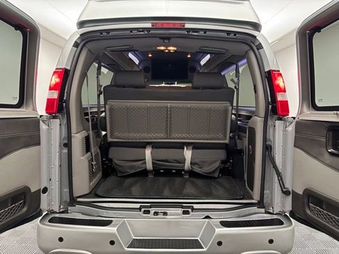Used 2022 GMC Savana 2500 Extended w/ Enhanced Convenience Package image 11