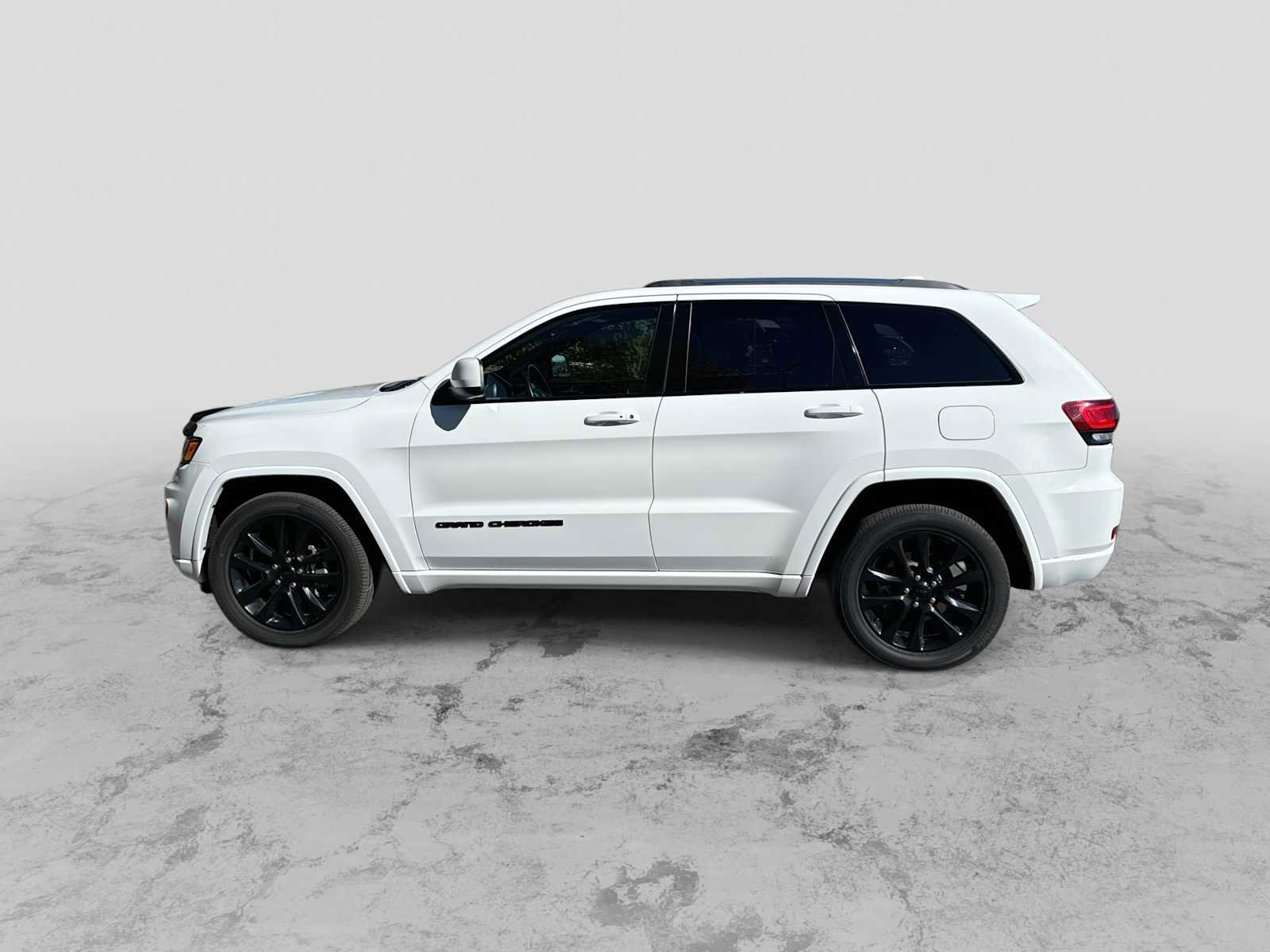 Used 2020 Jeep Grand Cherokee Altitude AWD/4WD image 5