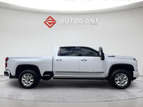Used 2024 Chevrolet Silverado 2500 High Country AWD/4WD image 9