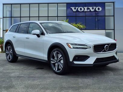 Used 2025 Volvo V60 B5 Cross Country Plus w/ Protection Package Premier