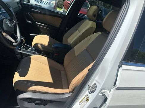 Used 2023 Volkswagen Tiguan SE w/ Panoramic Sunroof Package AWD/4WD image 11