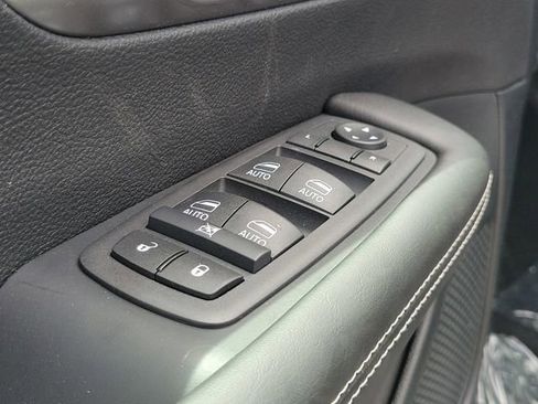 New 2026 Chrysler Pacifica Select image 16