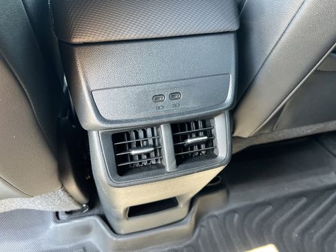 Used 2025 Chevrolet Equinox LT w/ Convenience Package II FWD image 22