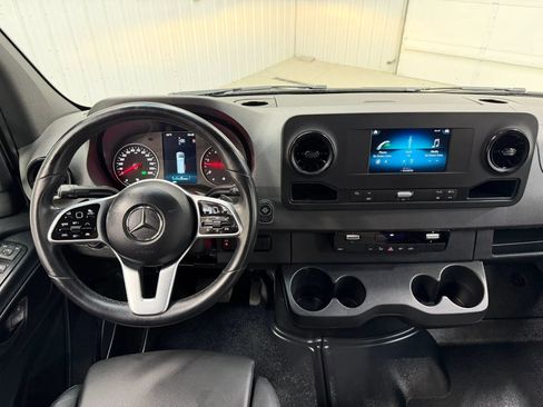 Used 2022 Mercedes-Benz Sprinter 2500 image 15