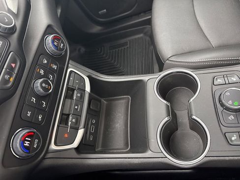 Used 2023 GMC Terrain SLT w/ Infotainment Package II image 20