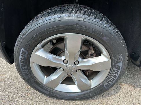 Used 2013 Jeep Grand Cherokee Overland image 32