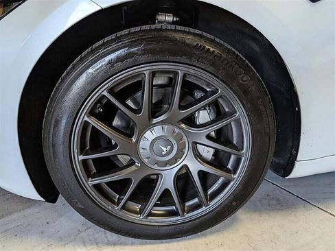 Used 2025 Tesla Model 3 Long Range AWD/4WD image 15