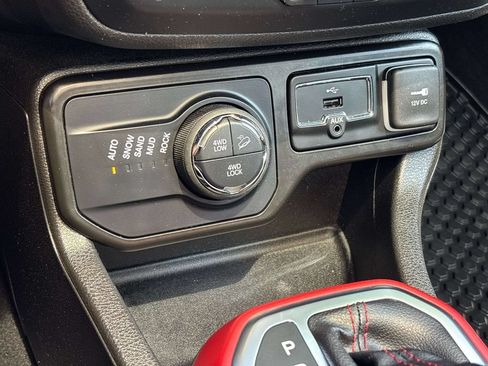 Used 2022 Jeep Renegade Trailhawk w/ Sun/Sound Group AWD/4WD image 28